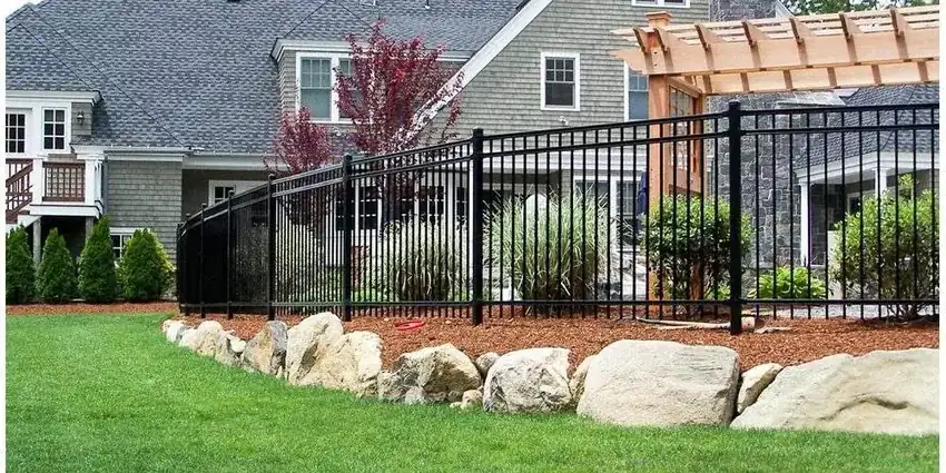 Vinyl Vs. Wood Vs. Aluminum Fencing Compared